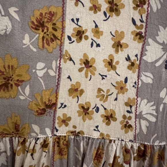 Kori Floral Blouse size L - Picture 2 of 5